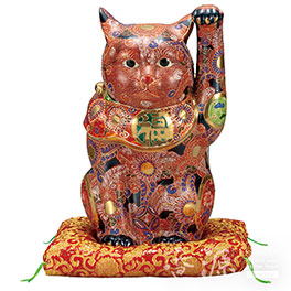 Japan Kutani ware, 12gou Lucky Cat figurine with cushion