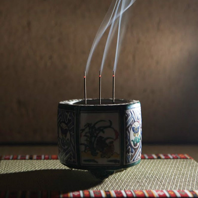 <span>Daily Incense</span>